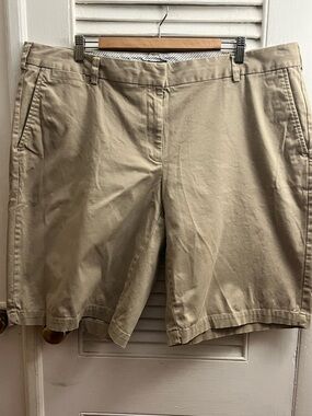 Lands' End Women's Plus Size Mid-Rise Pull-On Chino Shorts. Khaki. Size 20W EUC